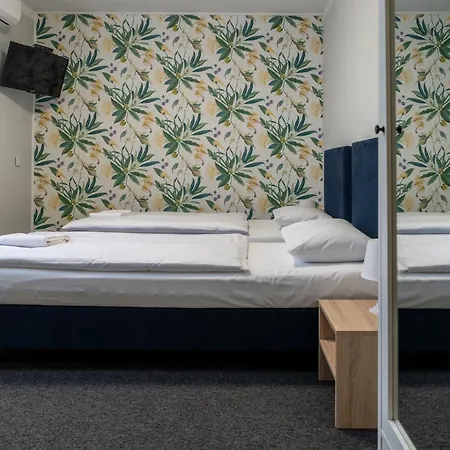 Nowotel Stop&sleep Bed & Breakfast 3*